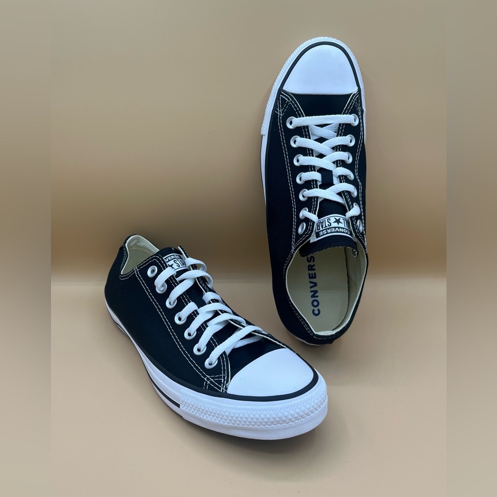Converse low cut Chuck Taylor. Unisex style men’s size 9 or women’s size 11